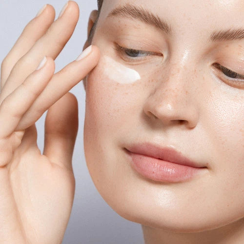 eye-cream-user-3.webp
